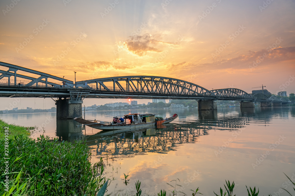 Naklejka premium Dawn at Trang Tien Bridge. This is a Gothic architectural bridge spanning the Perfume river from the 18th century designed by Gustave Eiffel in Hue, Vietnam