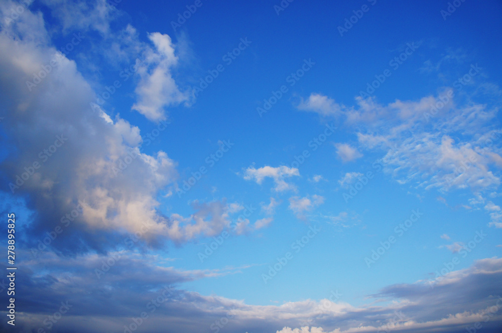 White and blue contrasting blue clouds in the sky.