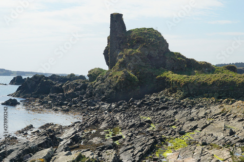 Dunyvaig Castle in der Lagavulin Bay auf der Isle of Islay photo