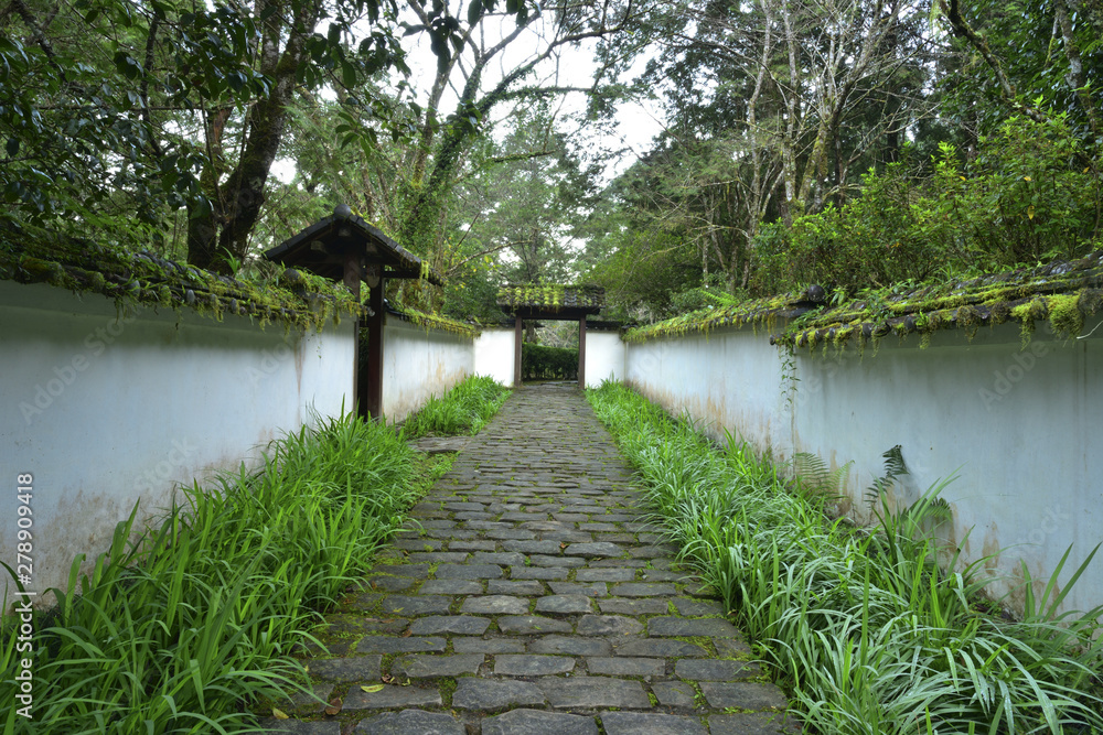 stone path stone path