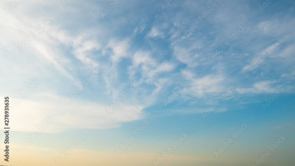 Obraz premium Clouds and blue sky is the background.
