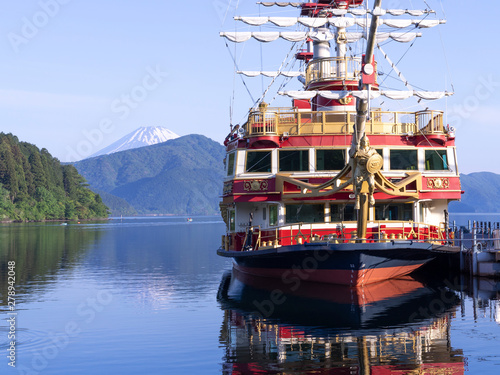富士山と海賊船