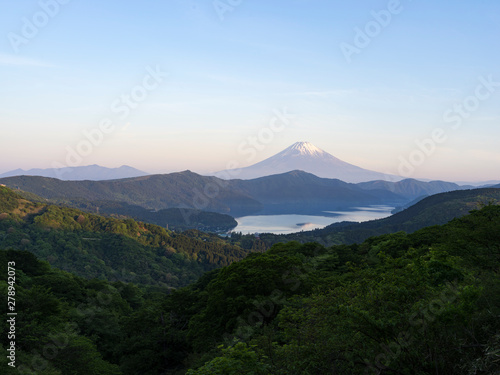朝焼けの富士山