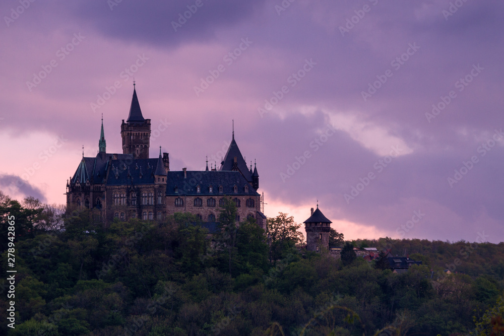 Schloss Wernigerode und lila Wolken