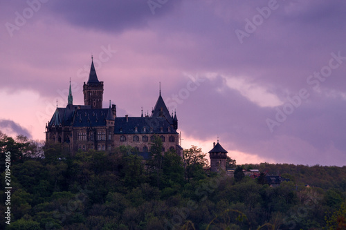 Schloss Wernigerode und lila Wolken