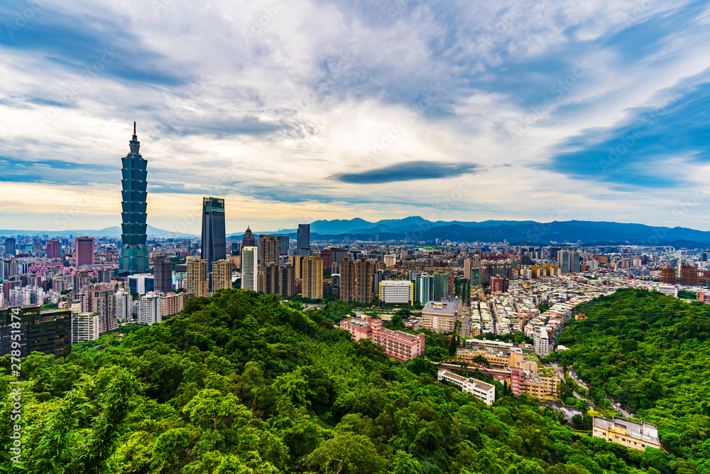 Fototapeta premium cityscape of Taipei, Taiwan