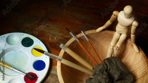 Wooden puppets and equipment related to art creation