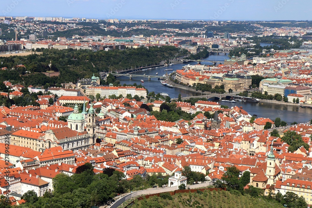 Obraz premium prague, praha, river, city, architecture, tower, czech, town, church, old, building, cityscape, cathedral, house, view, landmark, skyline, red, panoramic,