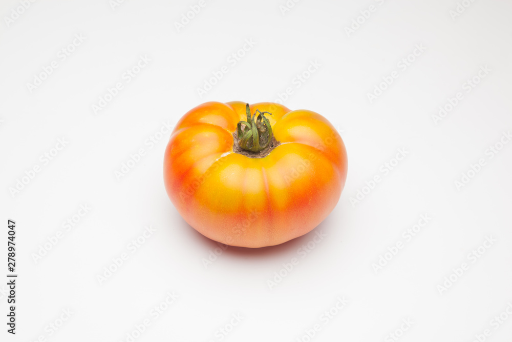 Tomate rojo, maduro, preparado para ser comido, ya sea crudo o cocinado Tomate rojo, maduro, preparado para ser comido, ya sea crudo o cocinado