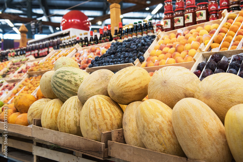 Ripe melons in farmer marke...