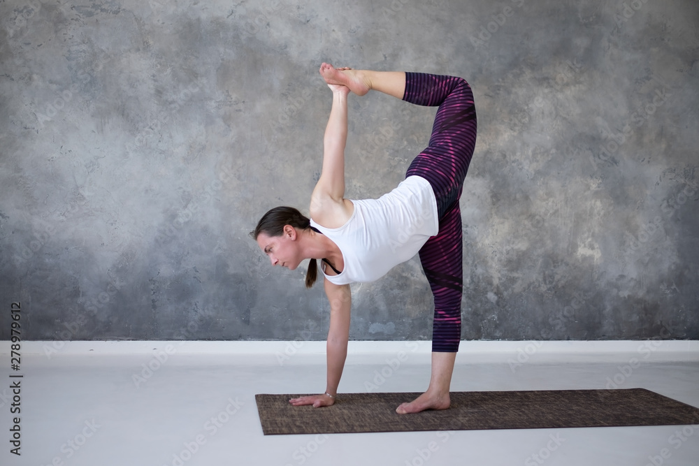 Standing Half Moon Pose: Master the Yoga Basics