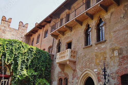 Romeo and Juliet balcony in Verona  Italy. Courtyard of Casa di Giulietta  House of Juliet or House of Cappelletti  in Verona  Italy. Verona is a popular tourist destination of Europe. 