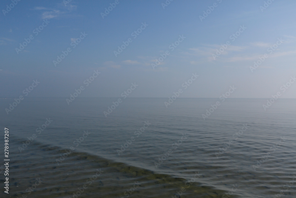 Fototapeta premium Welle im Watt
