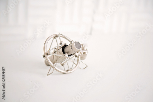 Small Diaphragm Condenser Microphone © Angela