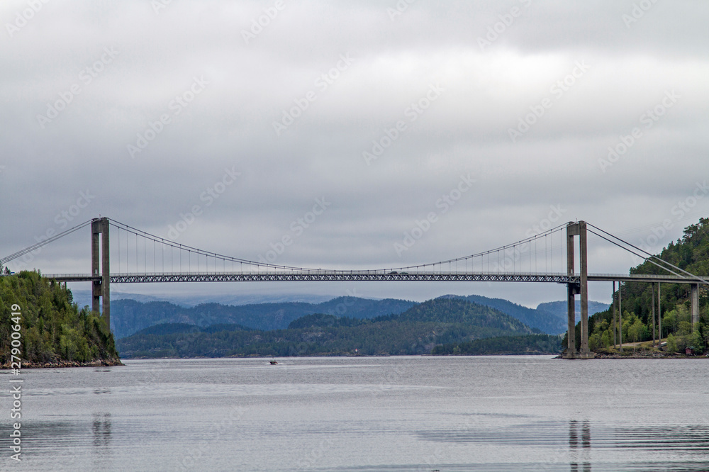 Brücke über den Namsfjord Brücke über den Namsfjord