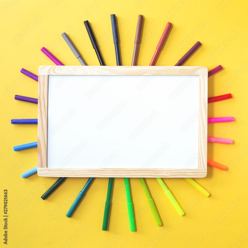 Colored rainbow gradient markers arranged as sunshine rays on yellow  background with white notice board. Flat lay with copy space. Back to  school childhood, education or stationery supplies concept Stock Photo |