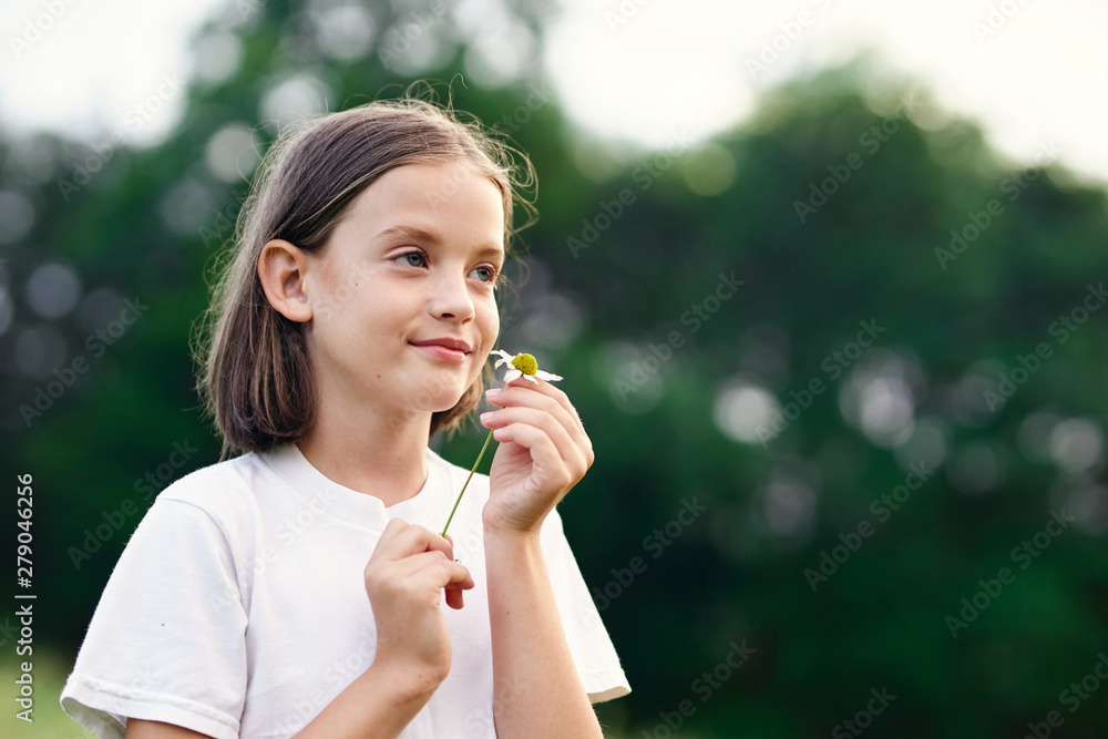 girl eating an apple