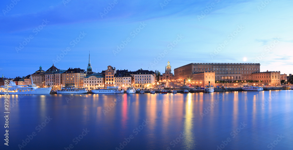  Scenic view of Stockholm's Old Town (Gamla Stan) at dusk, Sweden