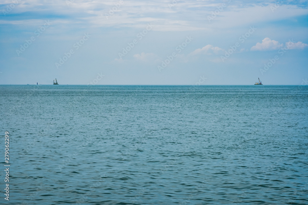 Obraz premium A pair of ships are working across the sea