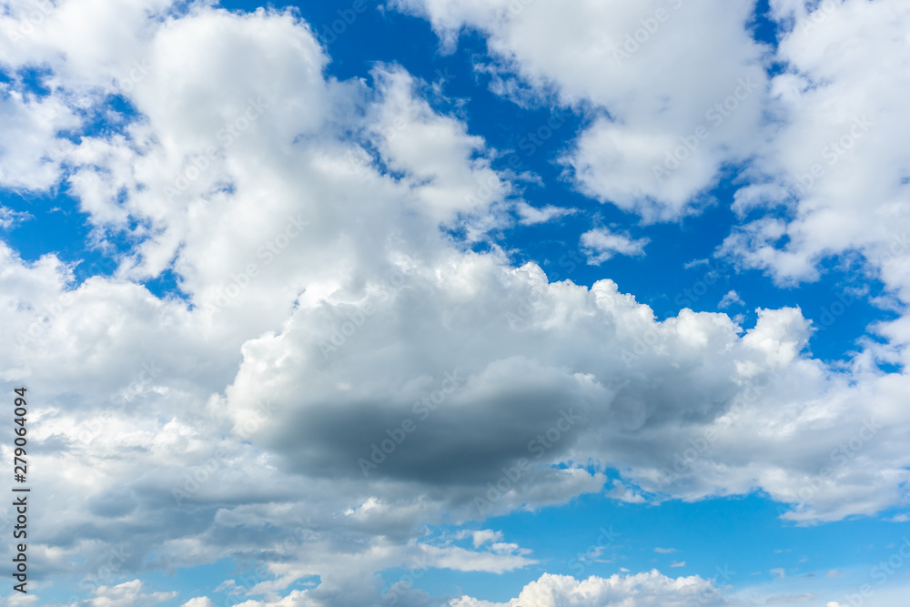 Fototapeta premium Blue sky background with clouds