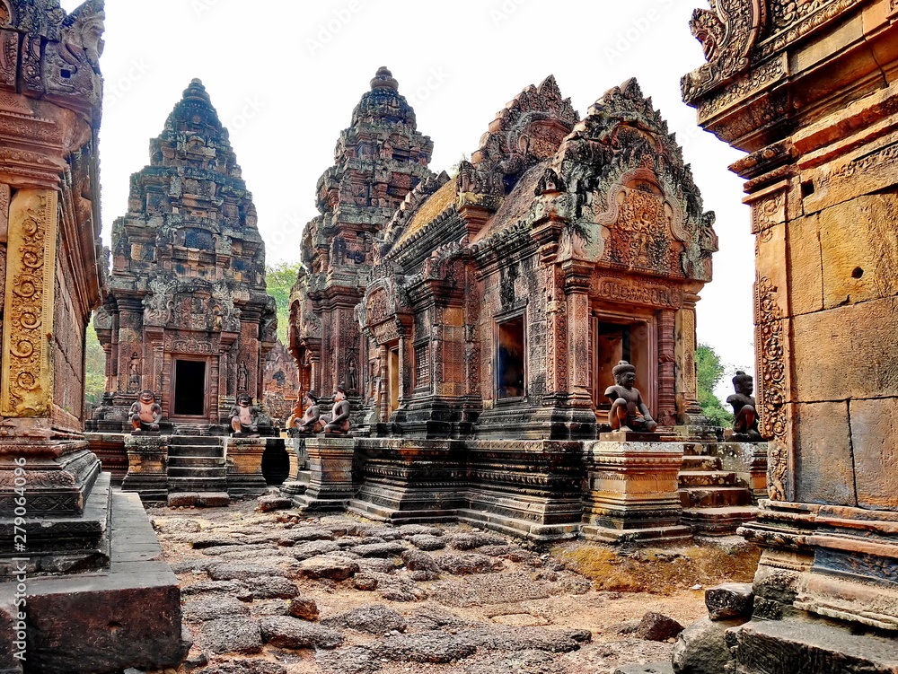 Naklejka premium Banteay Srei Siem Reap Castle is one of the most beautiful castles in Cambodia. Construction of pink sandstone Carved into patterns related to Hinduism, Brahminism