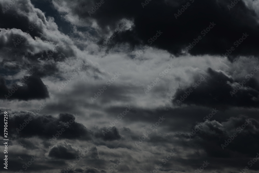 Obraz premium Dark gray cloudy sky background