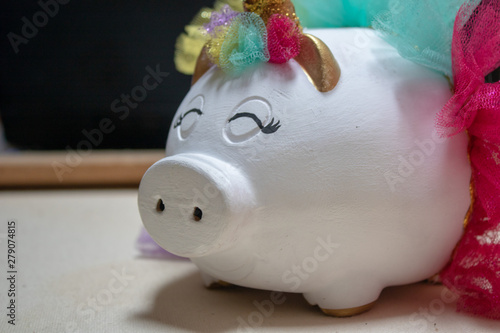 Wallpaper Mural piggy white piggy Torontodigital.ca