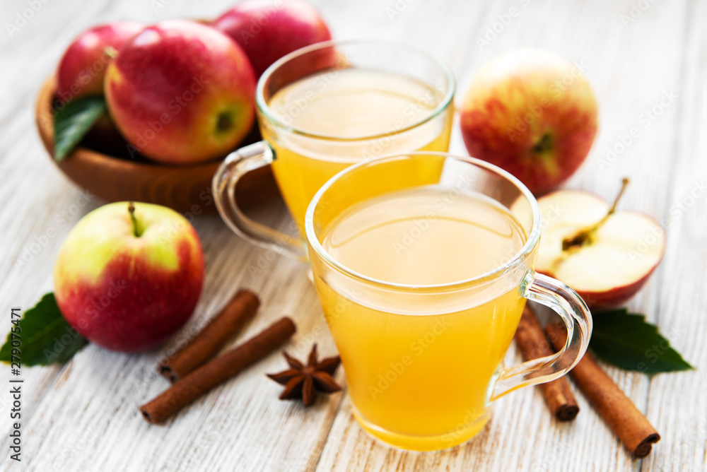 Apple cider with cinnamon sticks Apple cider with cinnamon sticks
