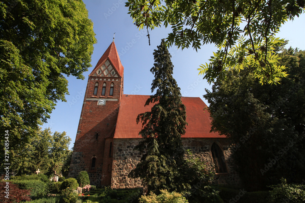 Historische Dorfkirche in Rostock-Biestow