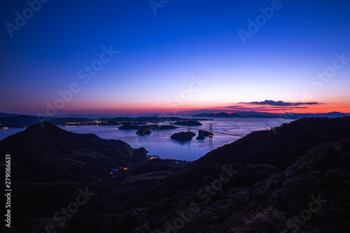 大島亀老山から見た来島海峡大橋（しまなみ海道）