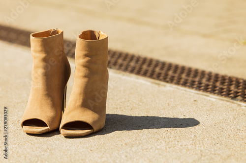 Fotografi Brown boots with high heels and peep toes