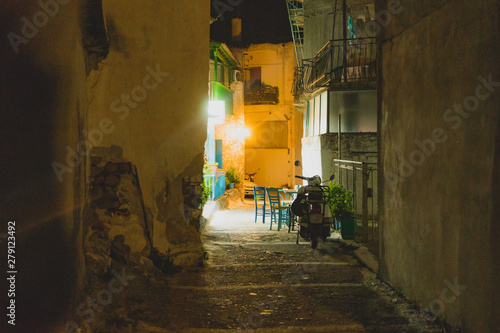 Fototapeta Naklejka Na Ścianę i Meble -  Street photography at night - Greece