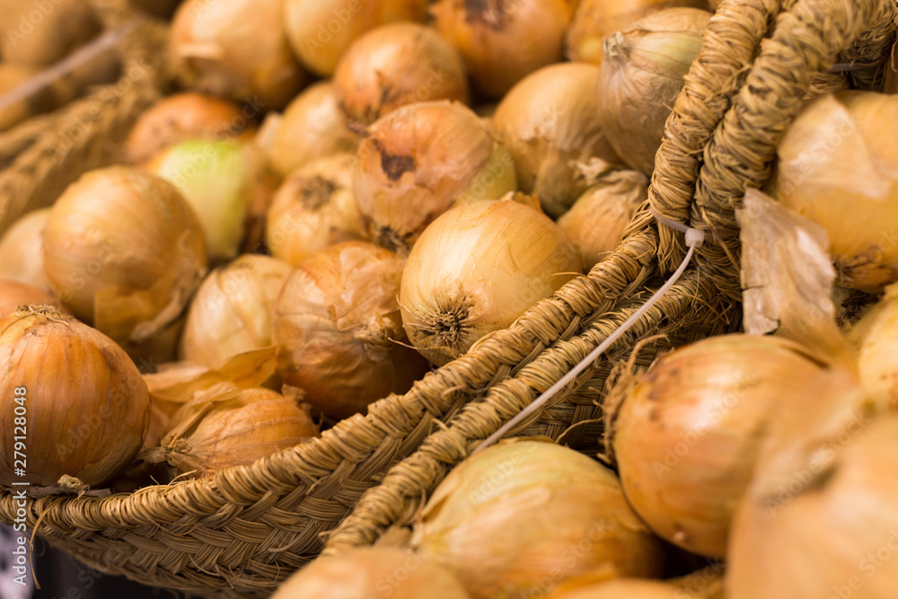 bulb onion in wicker baskets on market counter bulb onion in wicker baskets on market counter