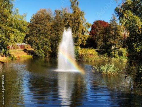 Regenbogen   ber See in Dahn