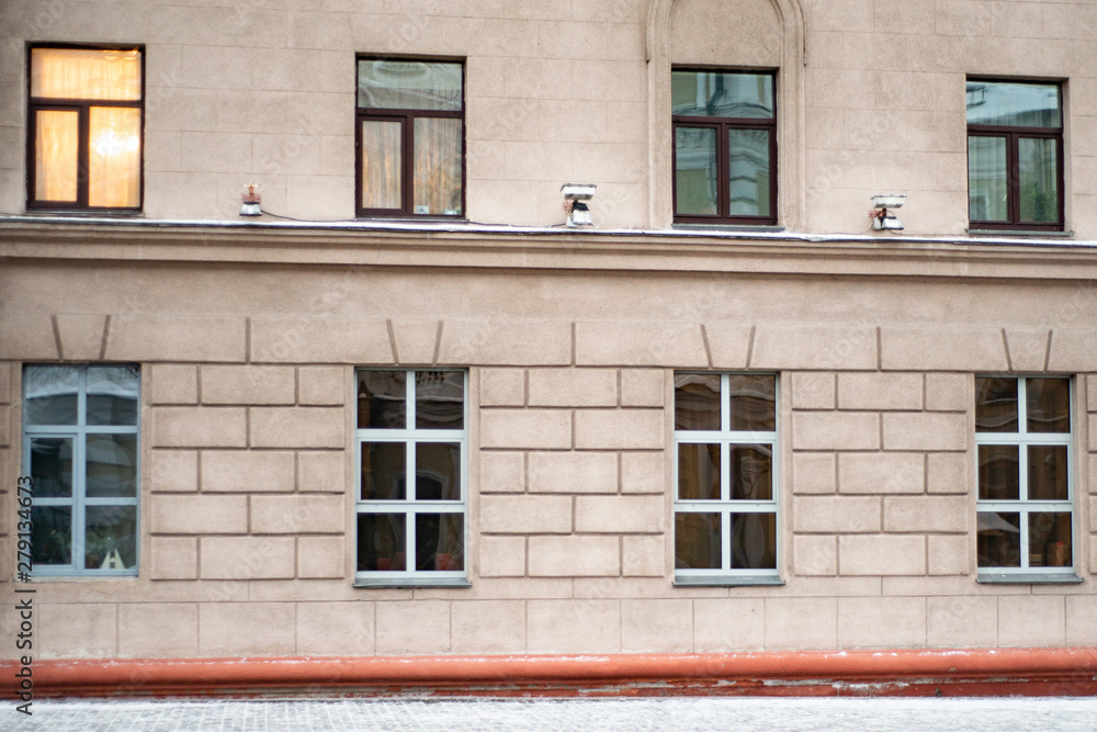Fototapeta premium windows in a city brick building