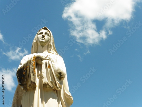 Fotografiet Statua della Vergine Maria in pietra - Holy Mary