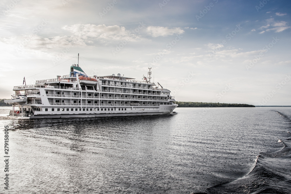 Fototapeta premium cruise ship on the Great Lakes