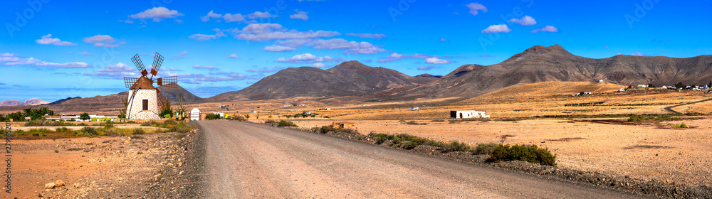 Magnificent idillyc Fuerteventura island with magic deserted landscapes - obrazy, fototapety, plakaty 