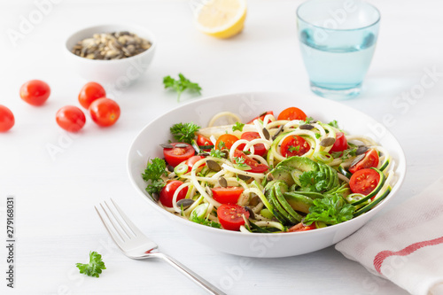 vegan ketogenic spiralized courgette salad with avocado tomato pumpkin seeds