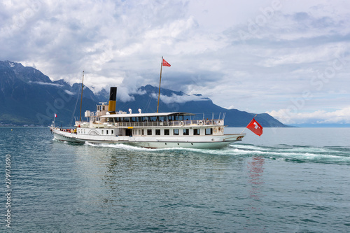 Schaufelraddampfer auf dem Genfer See photo