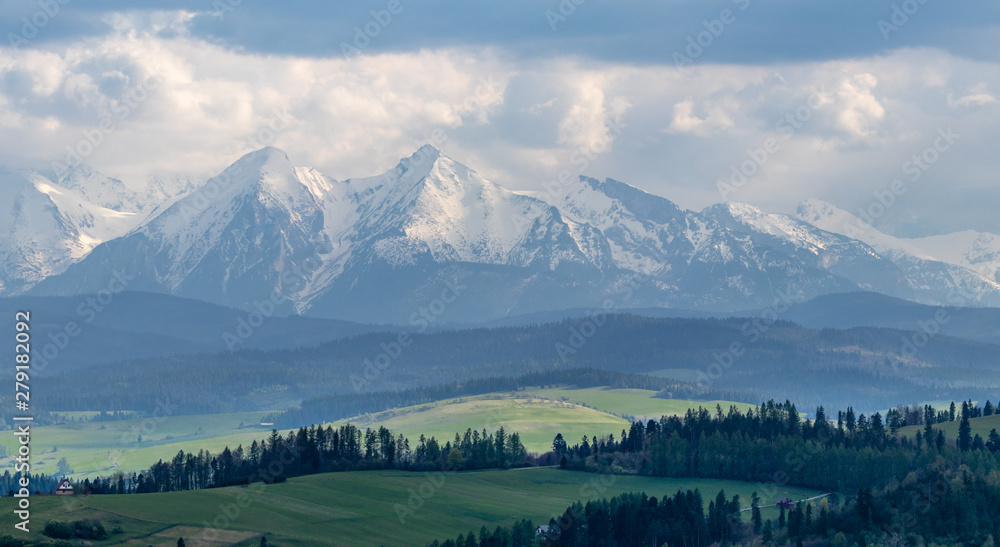Naklejka premium The Tatra Mountains seen from the vicinity of Lake Czorsztynski, Poland