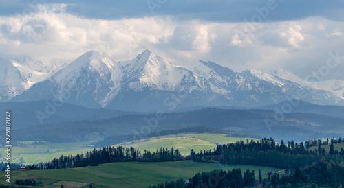 Fototapeta Naklejka Na Ścianę i Meble -  The Tatra Mountains seen from the vicinity of Lake Czorsztynski, Poland