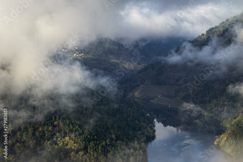 Morning mists between the slopes of the Ribeira Sacra