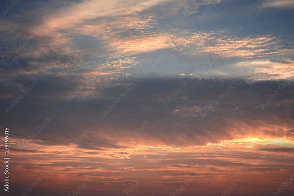 Fototapeta premium zachód słońca na niebie