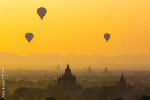 Htilominlo Temple is a Buddhist temple located in Bagan, in Burma/Myanmar, built during the reign of King Htilominlo, 1211-1231.