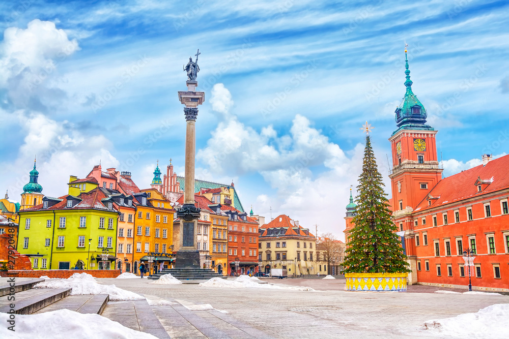 Royal Castle, ancient colorful townhouses and Sigismund's Column in Old town in Warsaw on a Christmas day, Poland, is UNESCO World Heritage Site.