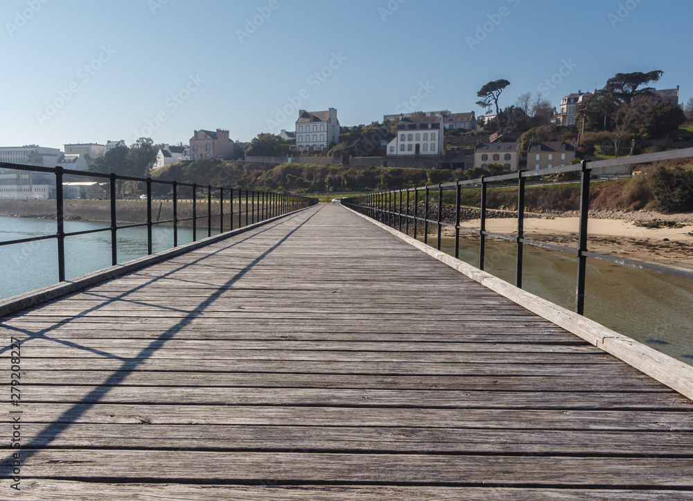 Bridge in wood and metal and beach in Audierne