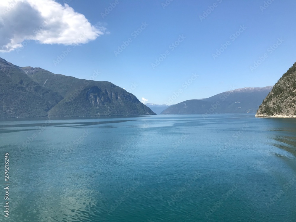 Obraz premium Norway river Moutain 