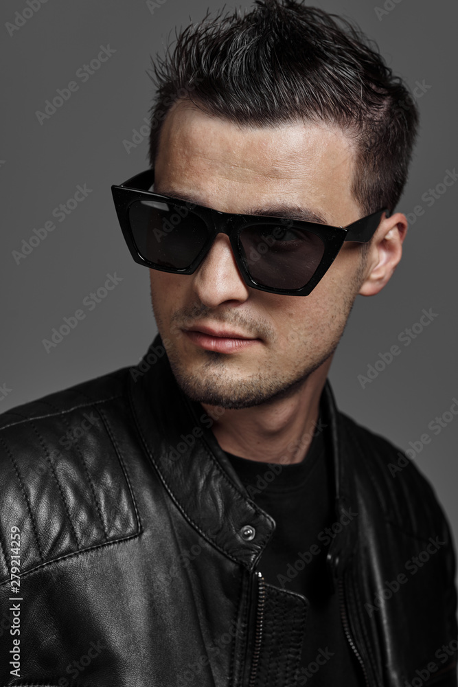 Fototapeta premium young man with sunglasses
