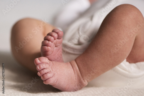 feet of newborn baby 